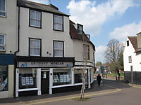 ..25 & 25a Market Square, Waltham Abbey